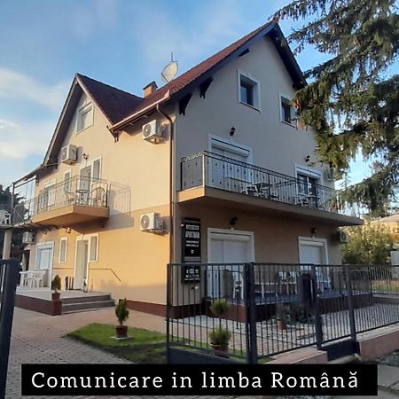 Gabor Aron Apartment Hajduszoboszlo Bagian luar foto