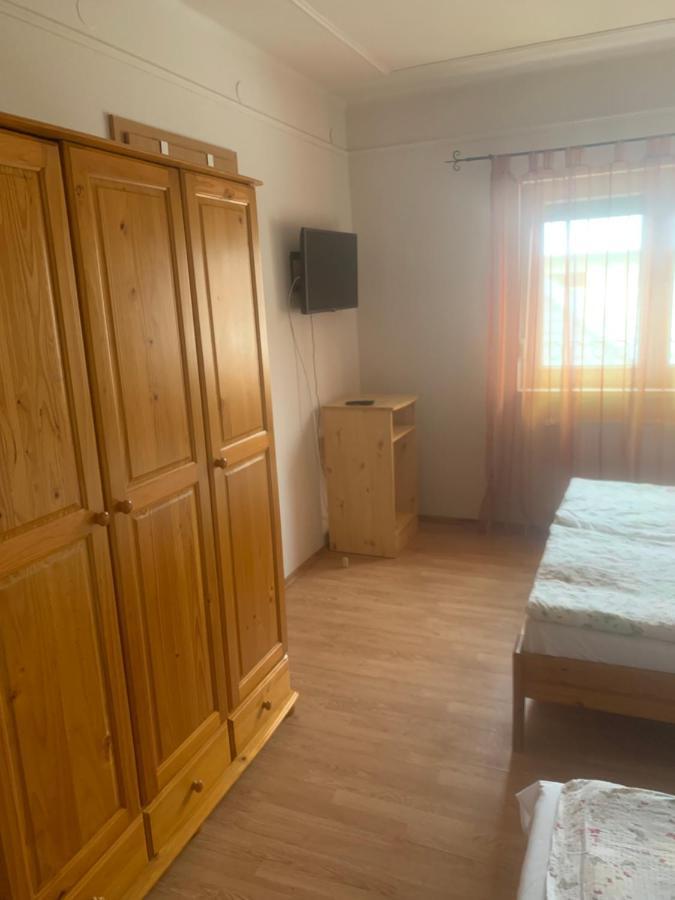 Gabor Aron Apartment Hajduszoboszlo Bagian luar foto