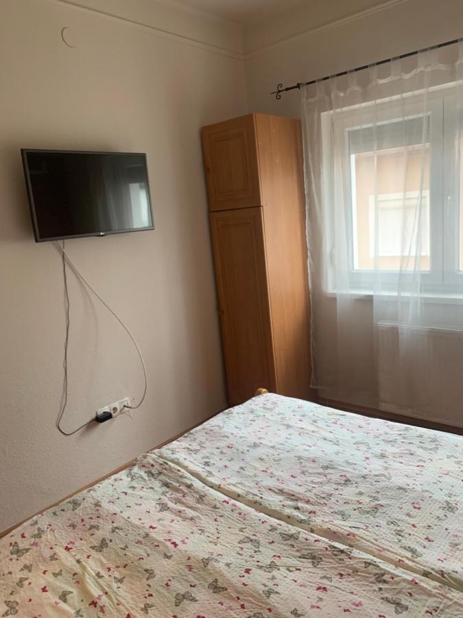 Gabor Aron Apartment Hajduszoboszlo Bagian luar foto