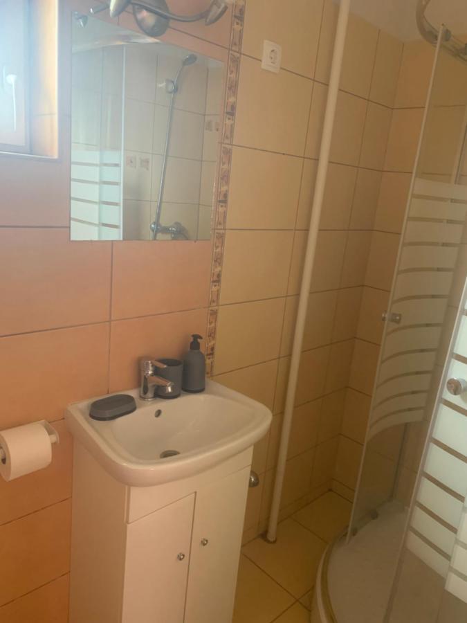 Gabor Aron Apartment Hajduszoboszlo Bagian luar foto