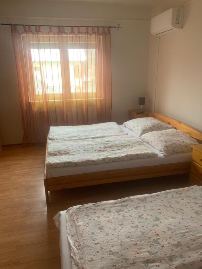 Gabor Aron Apartment Hajduszoboszlo Bagian luar foto