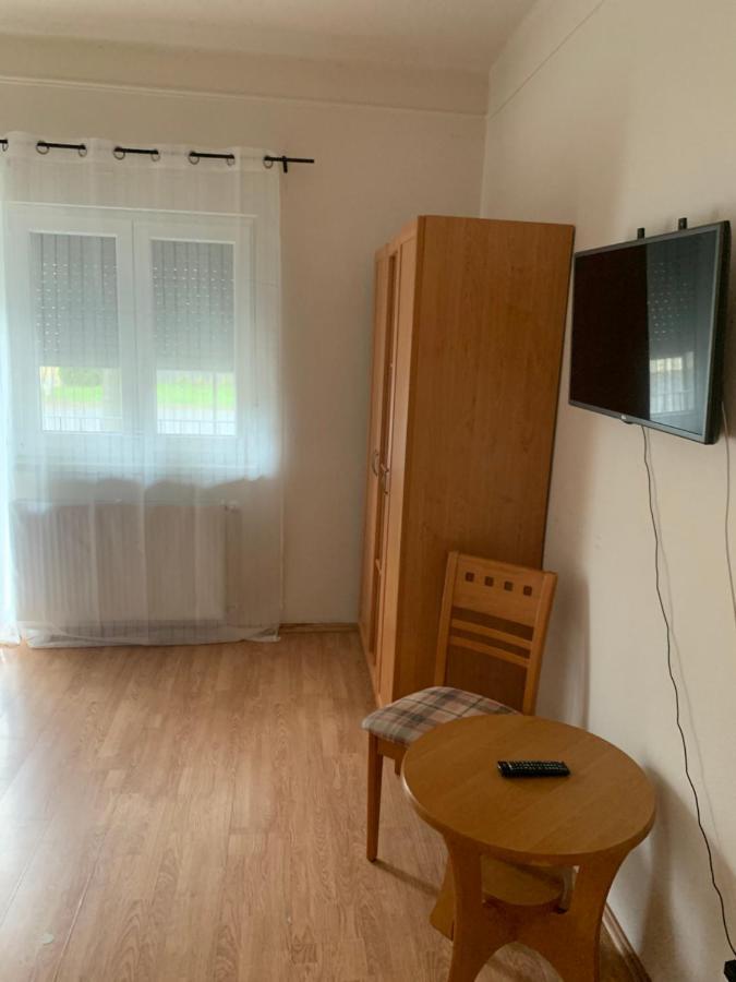 Gabor Aron Apartment Hajduszoboszlo Bagian luar foto
