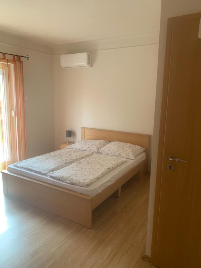 Gabor Aron Apartment Hajduszoboszlo Bagian luar foto