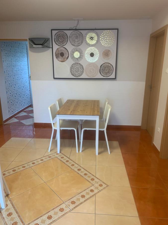 Gabor Aron Apartment Hajduszoboszlo Bagian luar foto