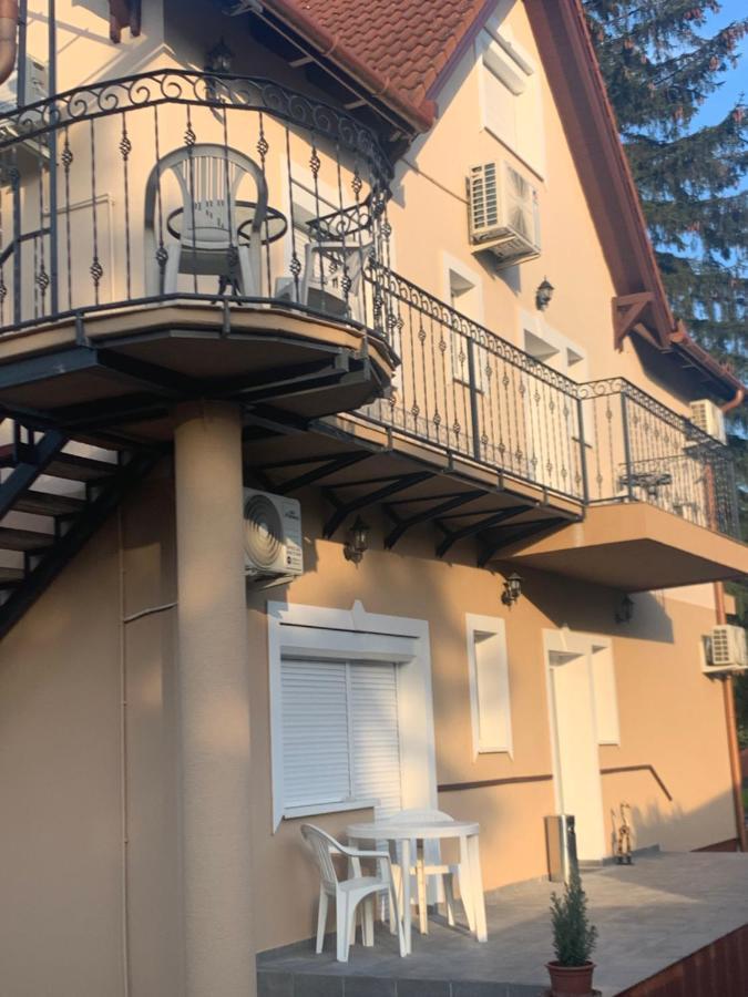 Gabor Aron Apartment Hajduszoboszlo Bagian luar foto