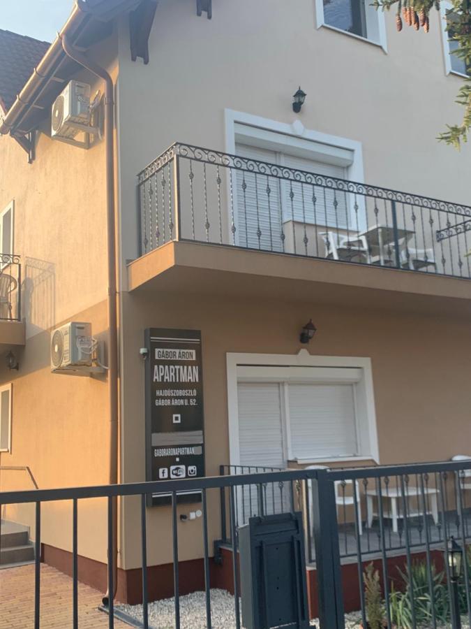 Gabor Aron Apartment Hajduszoboszlo Bagian luar foto