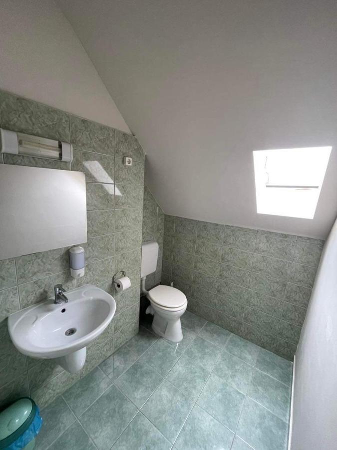 Gabor Aron Apartment Hajduszoboszlo Bagian luar foto