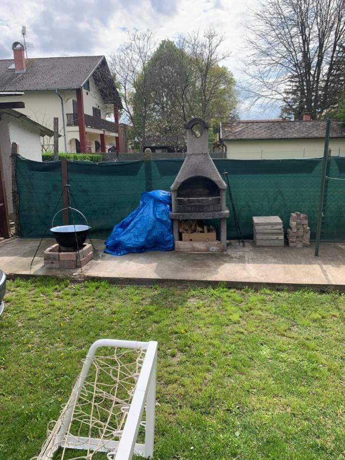 Gabor Aron Apartment Hajduszoboszlo Bagian luar foto