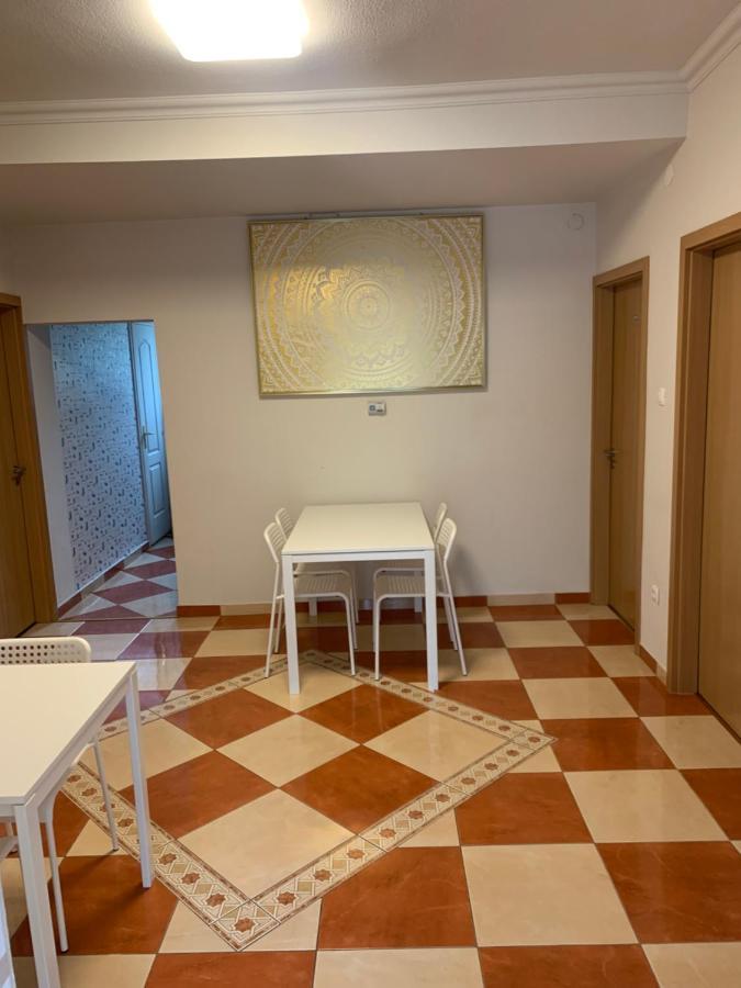 Gabor Aron Apartment Hajduszoboszlo Bagian luar foto